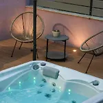 Fiora Apartman *