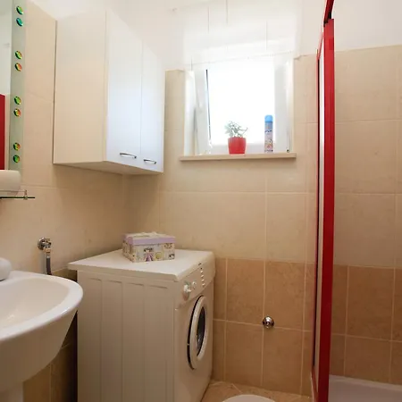 Fiora Apartament *